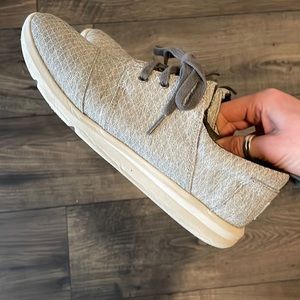 Toms tennis shoes. Size 8. Fit narrow.